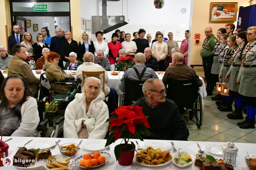 Jasełka, opłatek i modlitwa. Wyjątkowy wieczór wigilijny DPS dla Kombatantów
