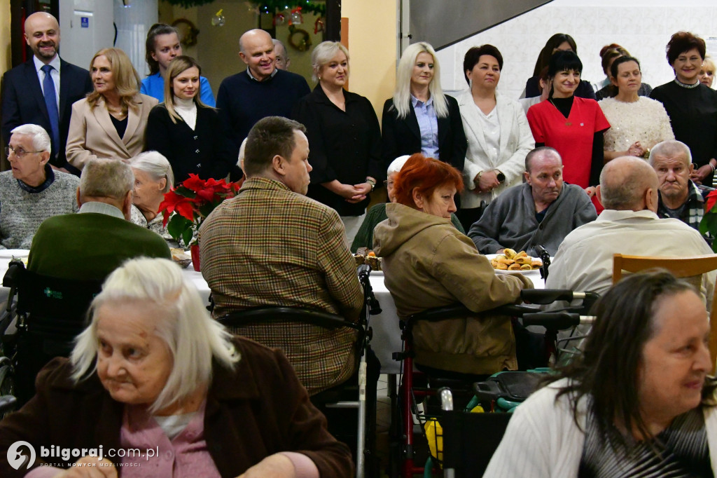 Jasełka, opłatek i modlitwa. Wyjątkowy wieczór wigilijny DPS dla Kombatantów