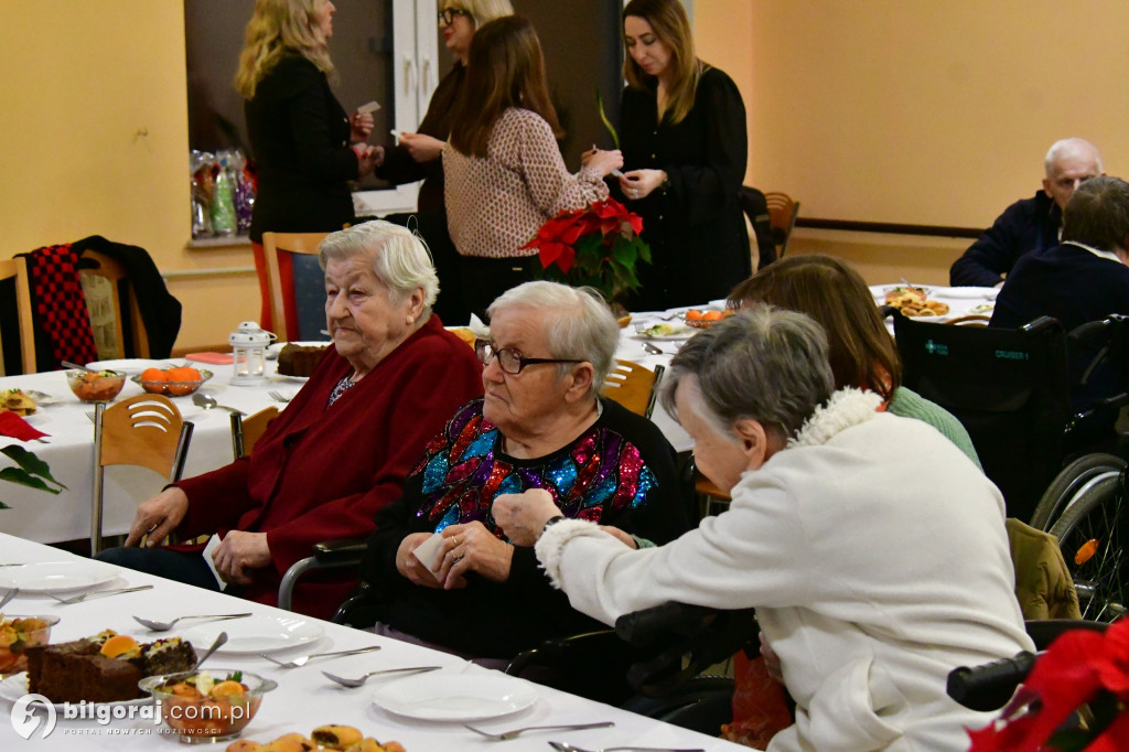 Jasełka, opłatek i modlitwa. Wyjątkowy wieczór wigilijny DPS dla Kombatantów