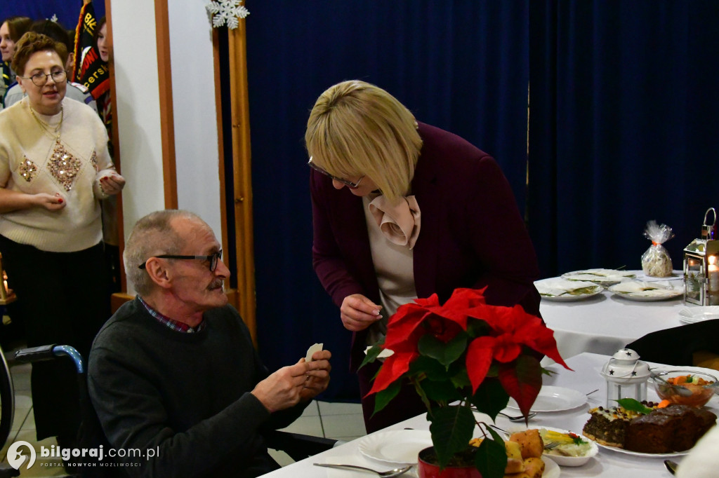 Jasełka, opłatek i modlitwa. Wyjątkowy wieczór wigilijny DPS dla Kombatantów