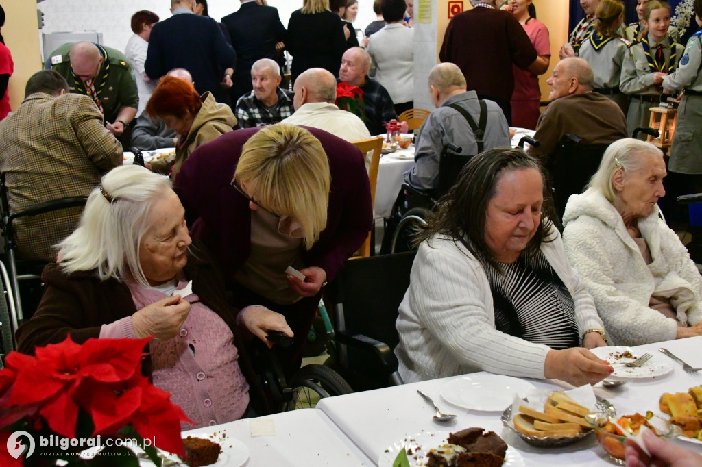 Jasełka, opłatek i modlitwa. Wyjątkowy wieczór wigilijny DPS dla Kombatantów