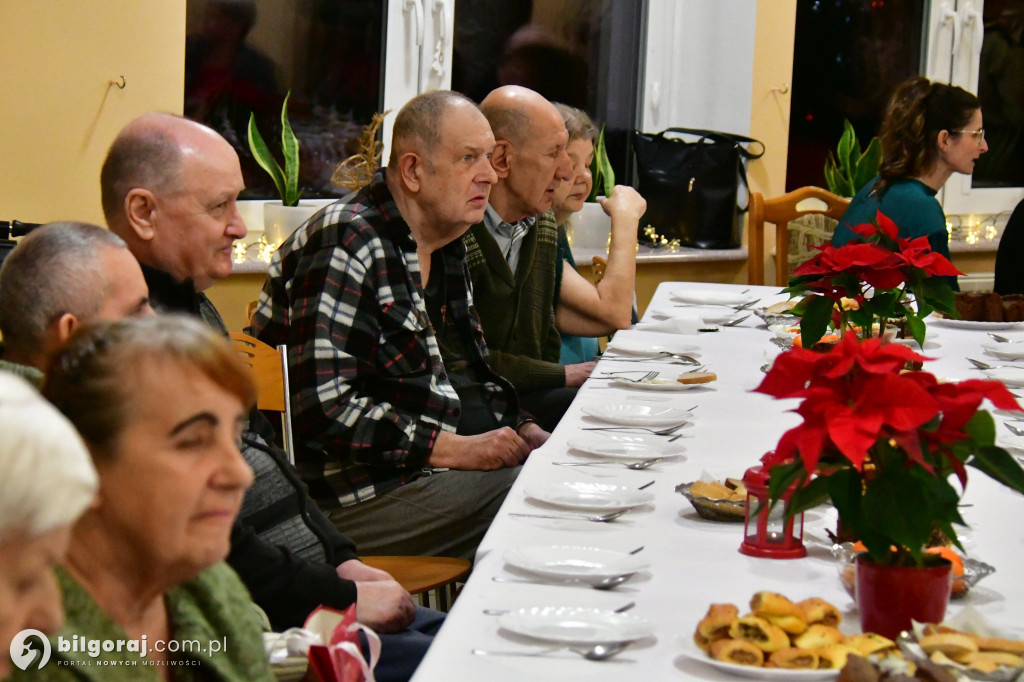 Jasełka, opłatek i modlitwa. Wyjątkowy wieczór wigilijny DPS dla Kombatantów