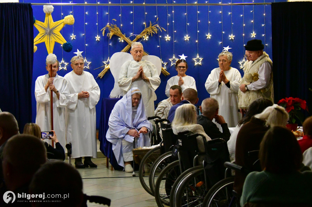 Jasełka, opłatek i modlitwa. Wyjątkowy wieczór wigilijny DPS dla Kombatantów
