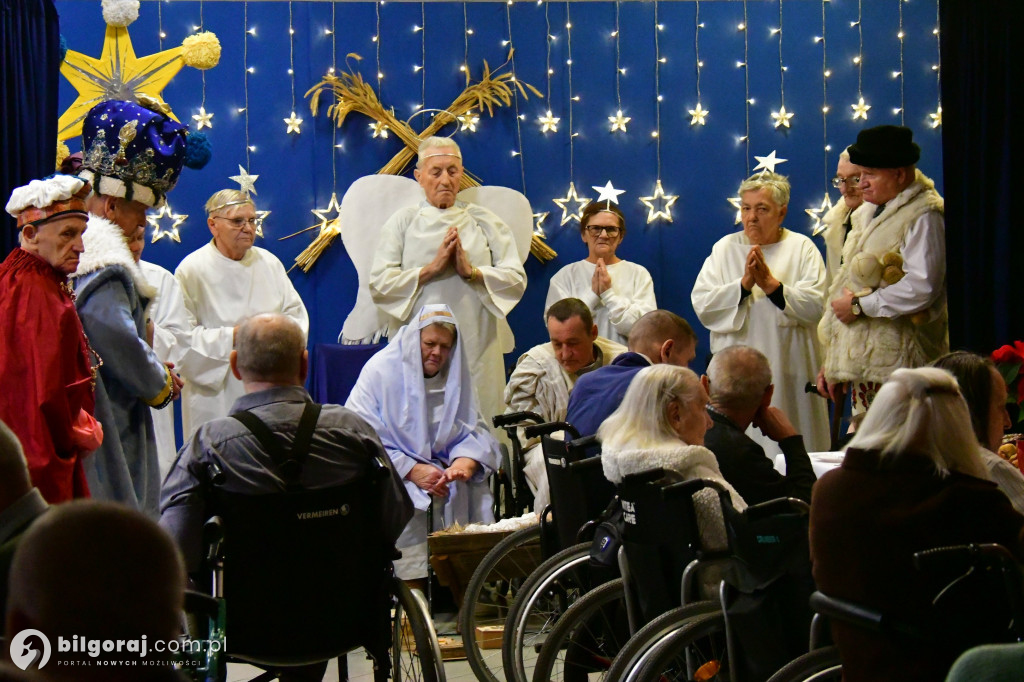 Jasełka, opłatek i modlitwa. Wyjątkowy wieczór wigilijny DPS dla Kombatantów
