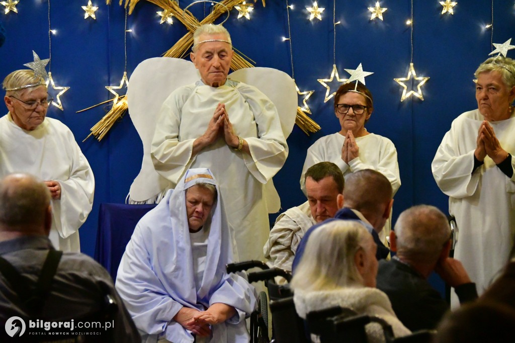 Jasełka, opłatek i modlitwa. Wyjątkowy wieczór wigilijny DPS dla Kombatantów