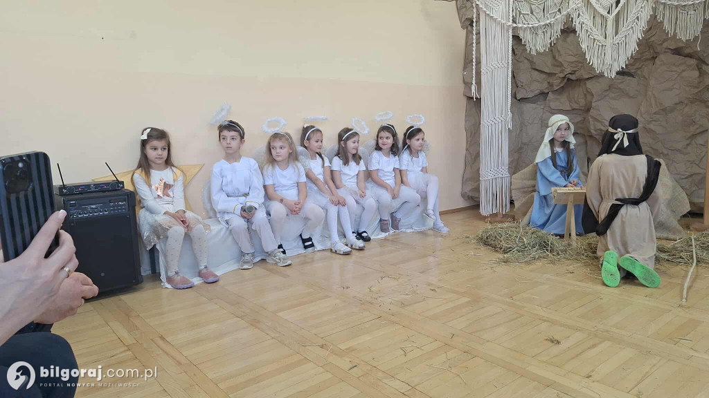 Grupa Liski oczarowała jasełkami w Przedszkolu Nr 2