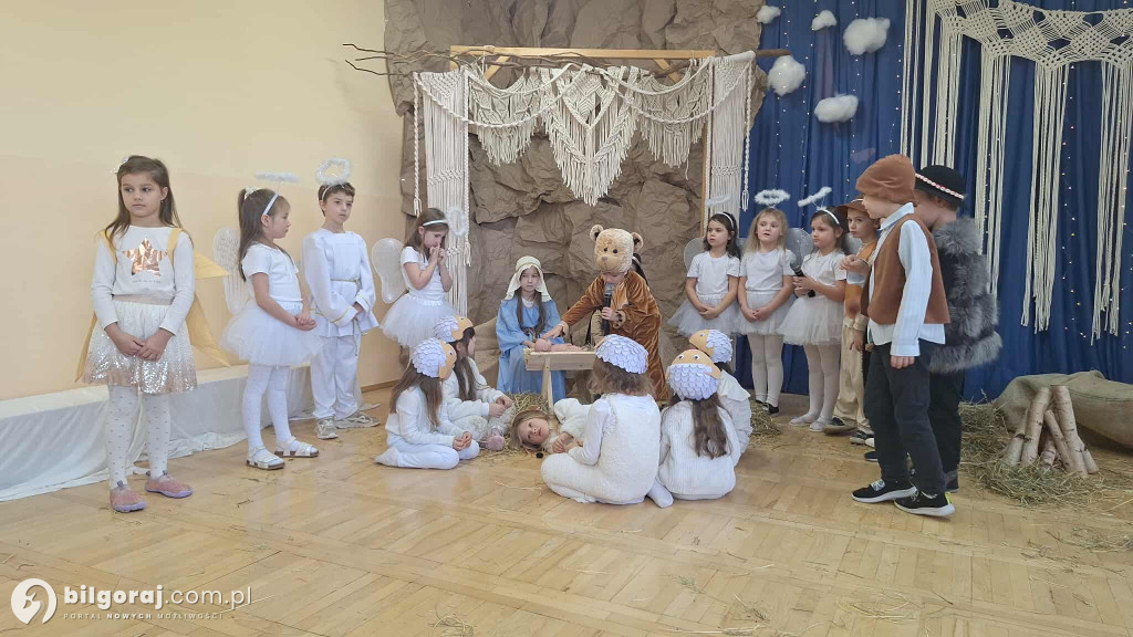 Grupa Liski oczarowała jasełkami w Przedszkolu Nr 2