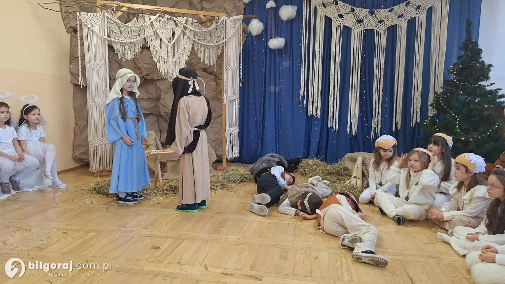 Grupa Liski oczarowała jasełkami w Przedszkolu Nr 2