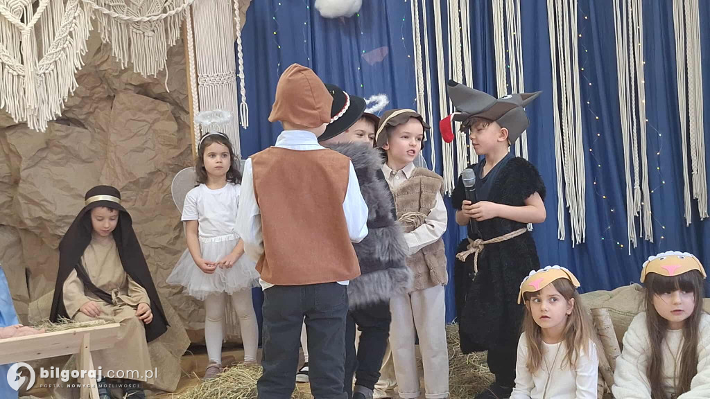 Grupa Liski oczarowała jasełkami w Przedszkolu Nr 2