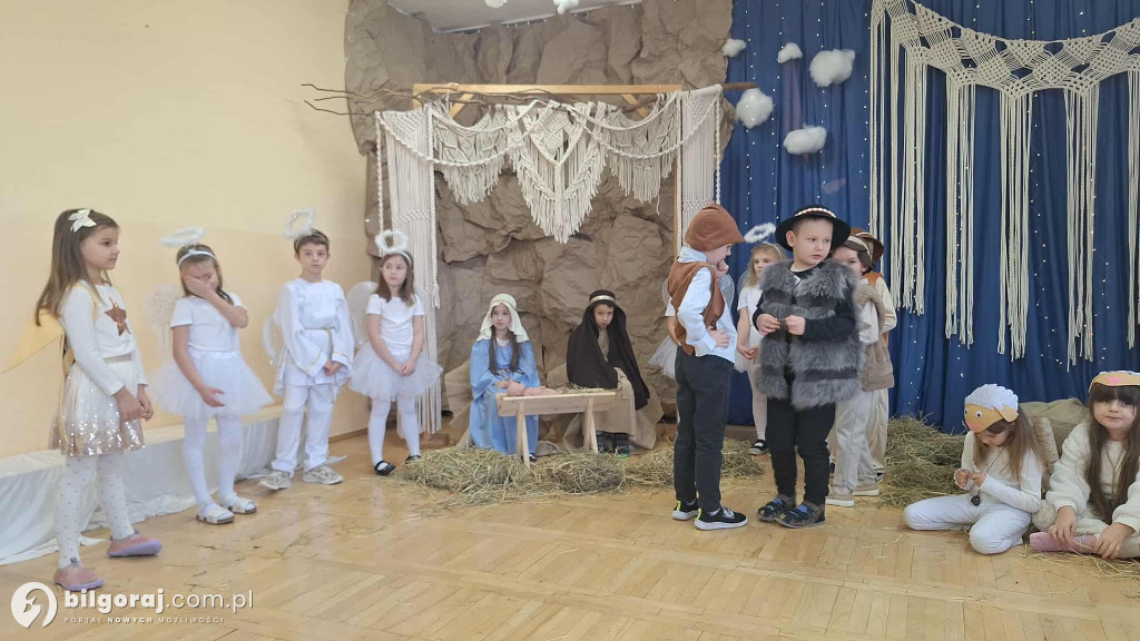 Grupa Liski oczarowała jasełkami w Przedszkolu Nr 2