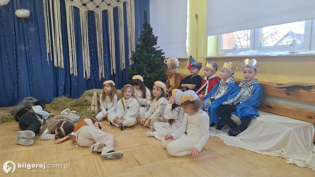 Grupa Liski oczarowała jasełkami w Przedszkolu Nr 2