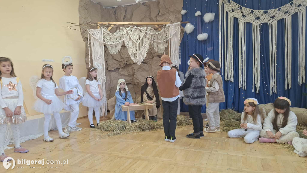 Grupa Liski oczarowała jasełkami w Przedszkolu Nr 2
