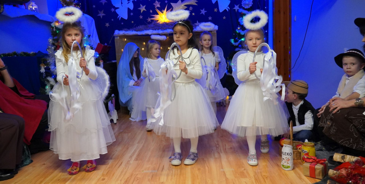 Wspólne kolędowanie w Domku Przedszkolaka. Jasełka z udziałem rodzin