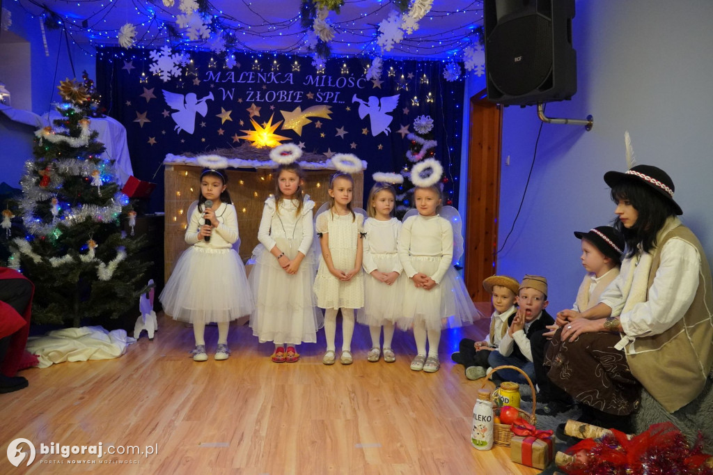 Wspólne kolędowanie w Domku Przedszkolaka. Jasełka z udziałem rodzin