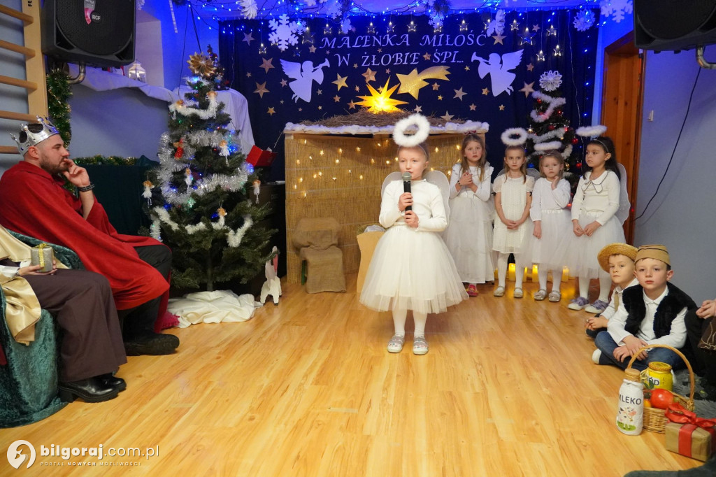 Wspólne kolędowanie w Domku Przedszkolaka. Jasełka z udziałem rodzin