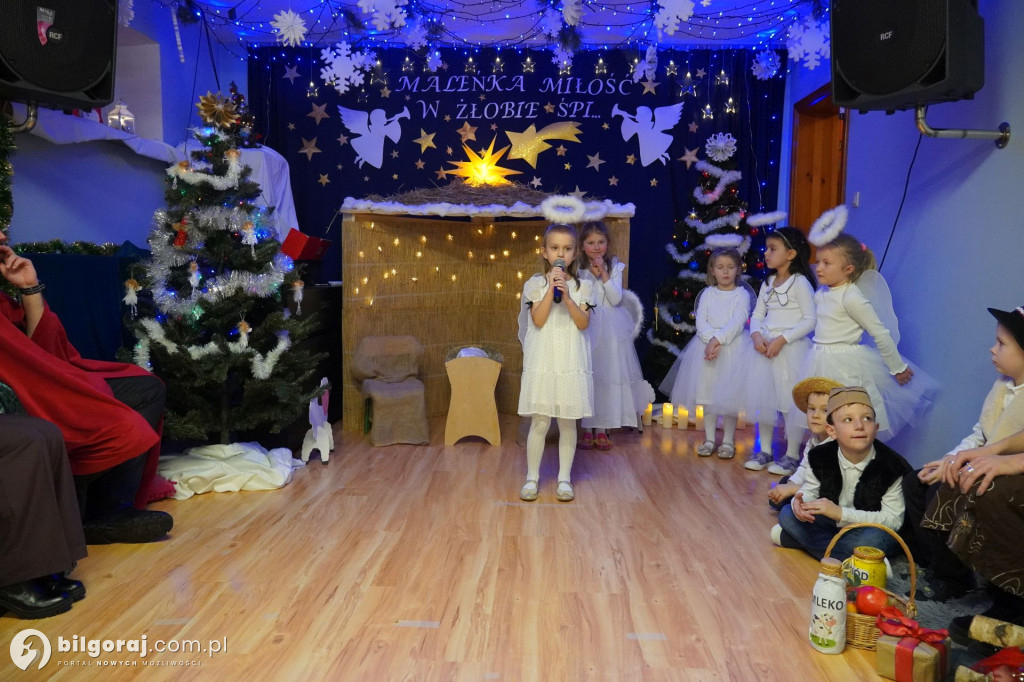 Wspólne kolędowanie w Domku Przedszkolaka. Jasełka z udziałem rodzin