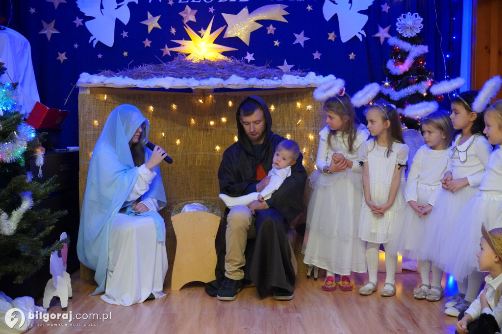 Wspólne kolędowanie w Domku Przedszkolaka. Jasełka z udziałem rodzin