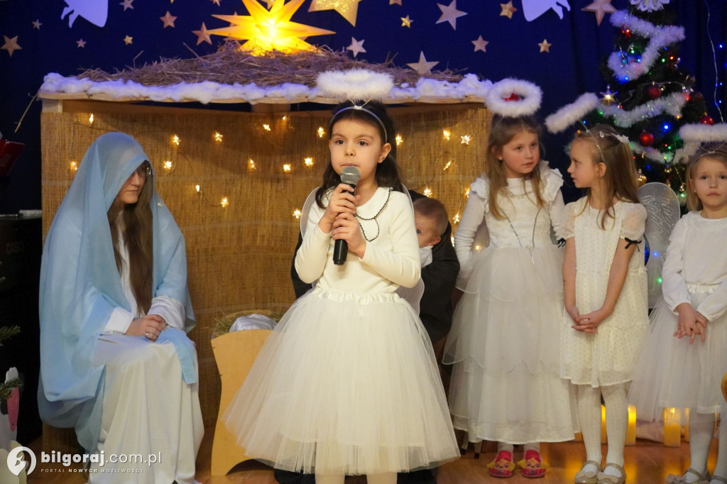 Wspólne kolędowanie w Domku Przedszkolaka. Jasełka z udziałem rodzin