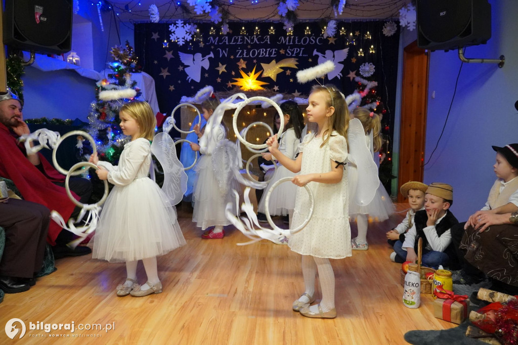 Wspólne kolędowanie w Domku Przedszkolaka. Jasełka z udziałem rodzin