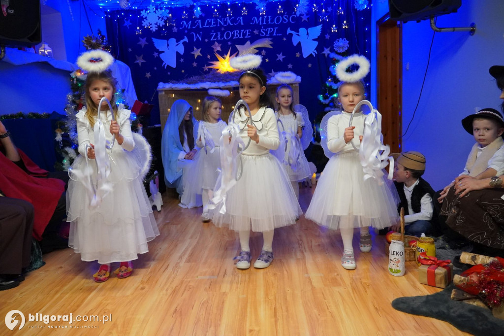 Wspólne kolędowanie w Domku Przedszkolaka. Jasełka z udziałem rodzin