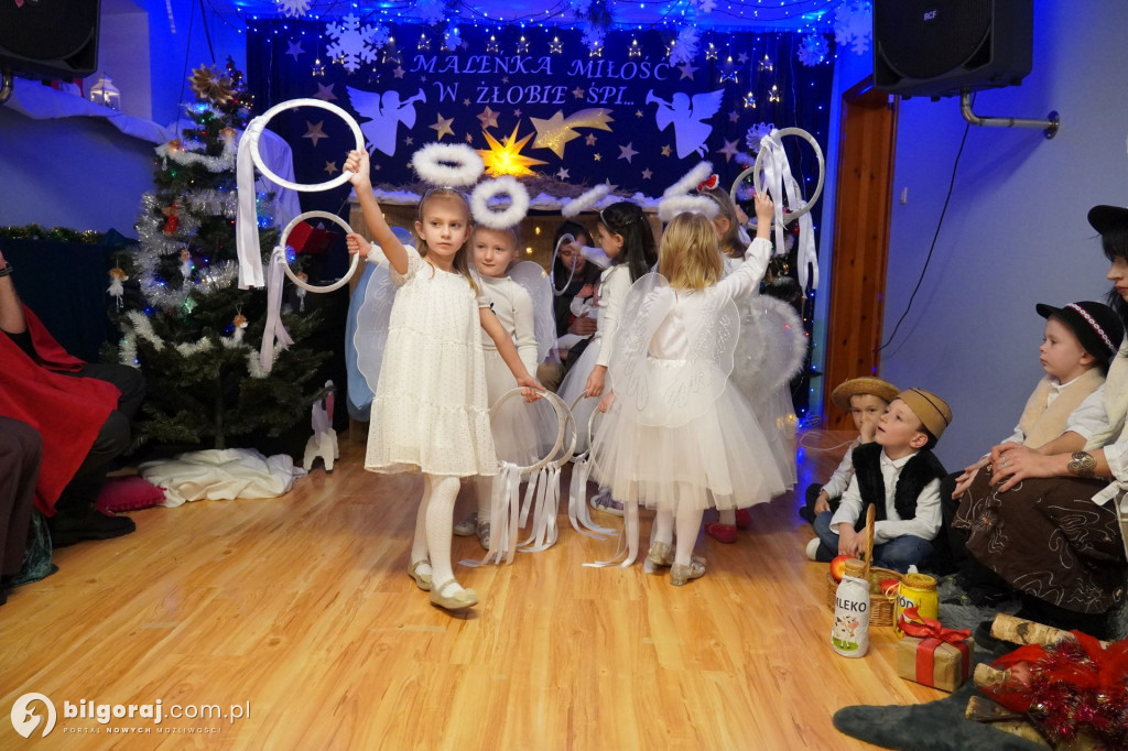 Wspólne kolędowanie w Domku Przedszkolaka. Jasełka z udziałem rodzin