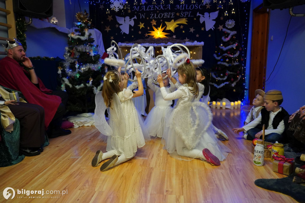 Wspólne kolędowanie w Domku Przedszkolaka. Jasełka z udziałem rodzin