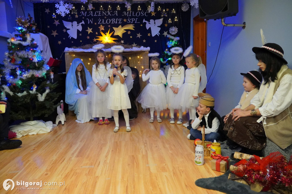 Wspólne kolędowanie w Domku Przedszkolaka. Jasełka z udziałem rodzin