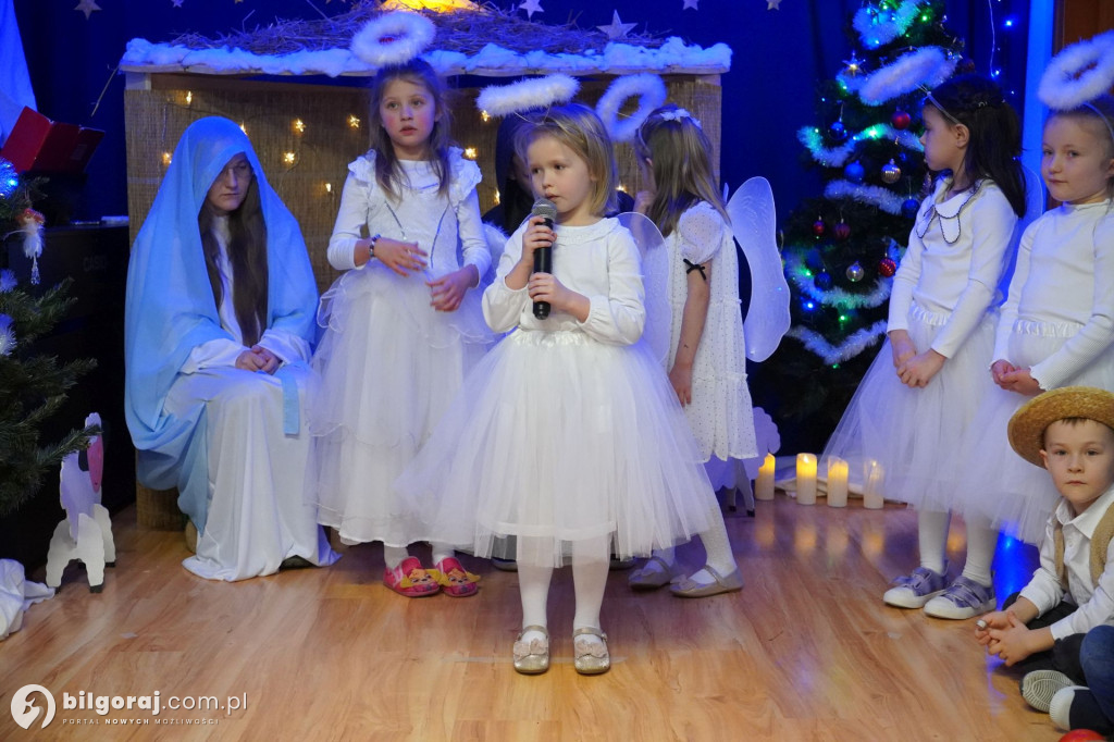 Wspólne kolędowanie w Domku Przedszkolaka. Jasełka z udziałem rodzin