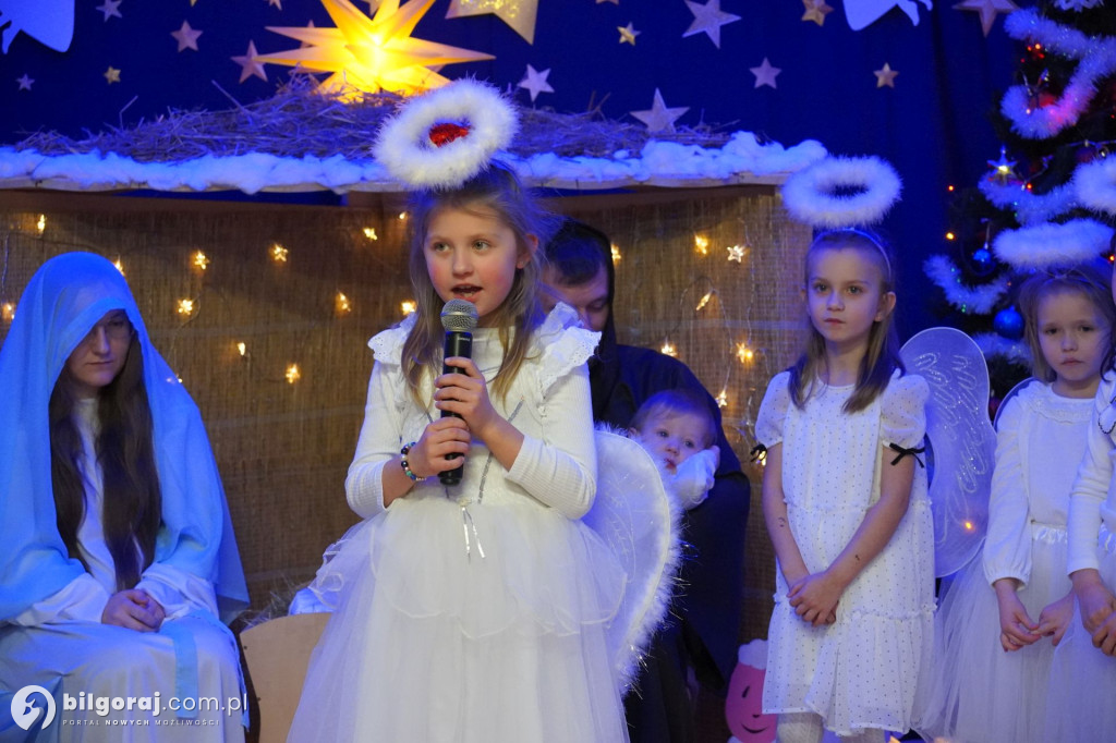 Wspólne kolędowanie w Domku Przedszkolaka. Jasełka z udziałem rodzin