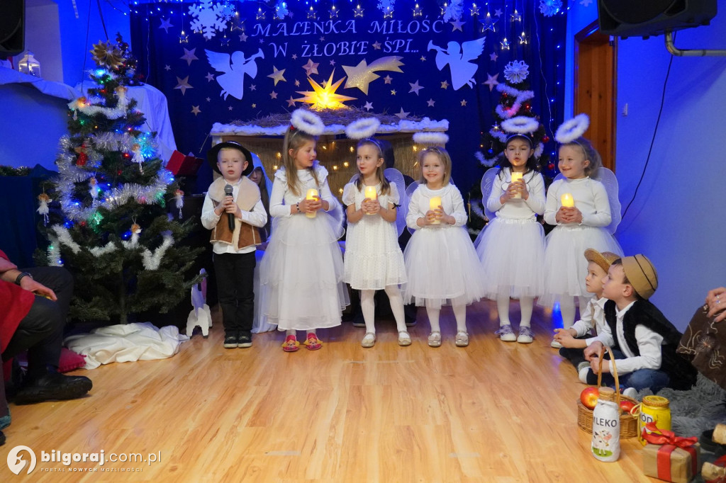 Wspólne kolędowanie w Domku Przedszkolaka. Jasełka z udziałem rodzin