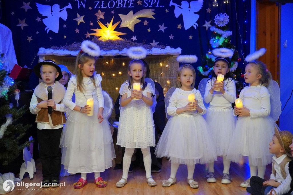 Wspólne kolędowanie w Domku Przedszkolaka. Jasełka z udziałem rodzin