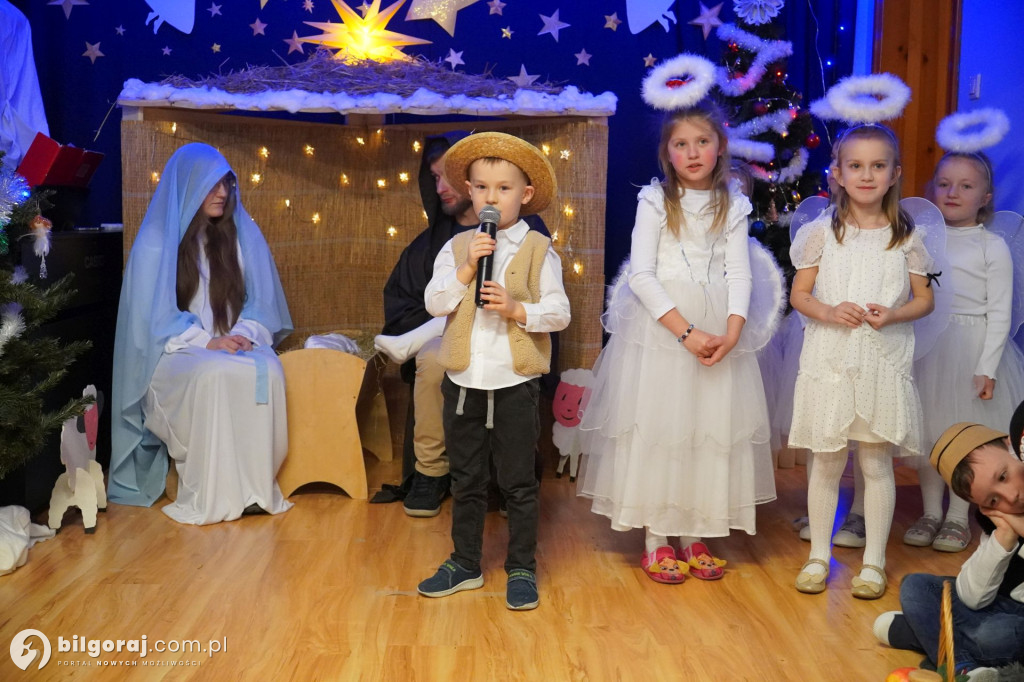 Wspólne kolędowanie w Domku Przedszkolaka. Jasełka z udziałem rodzin
