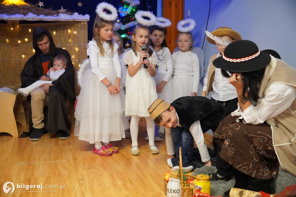 Wspólne kolędowanie w Domku Przedszkolaka. Jasełka z udziałem rodzin