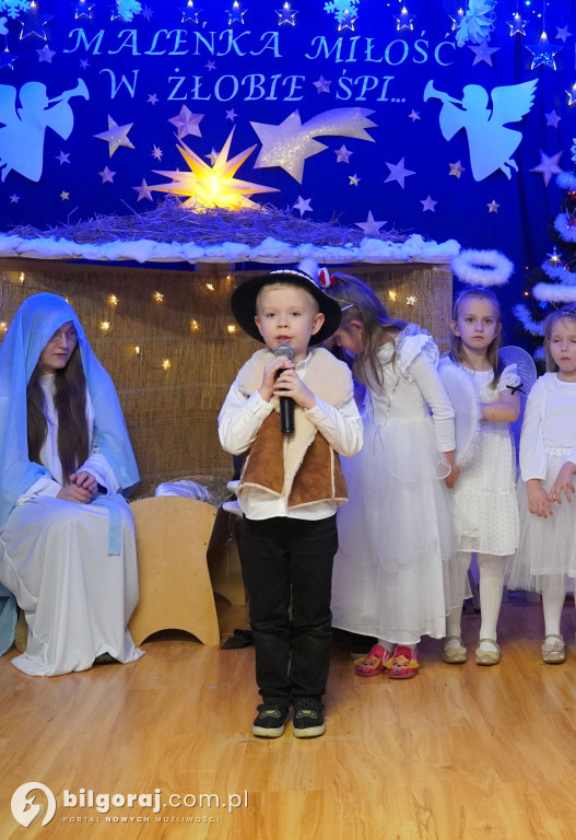 Wspólne kolędowanie w Domku Przedszkolaka. Jasełka z udziałem rodzin