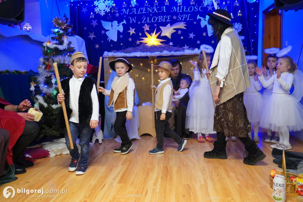 Wspólne kolędowanie w Domku Przedszkolaka. Jasełka z udziałem rodzin