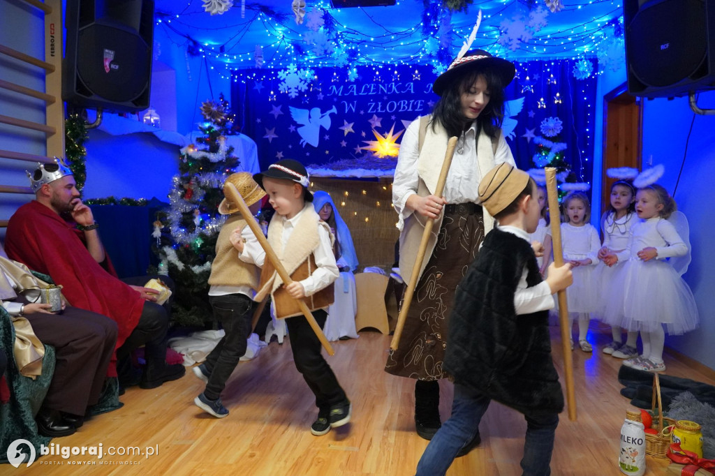 Wspólne kolędowanie w Domku Przedszkolaka. Jasełka z udziałem rodzin