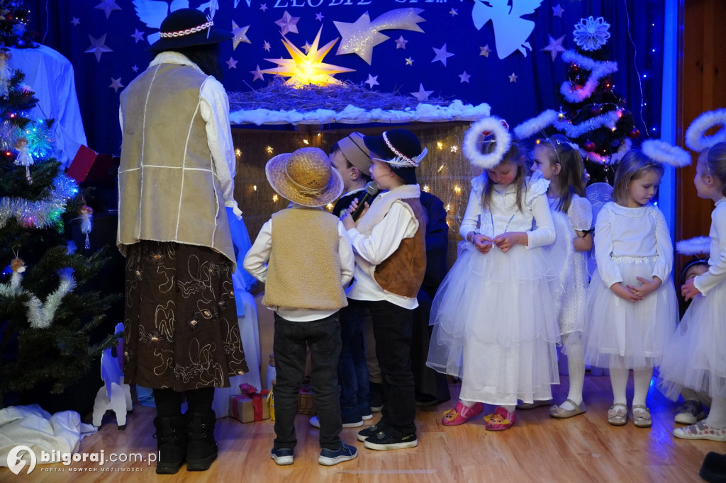 Wspólne kolędowanie w Domku Przedszkolaka. Jasełka z udziałem rodzin