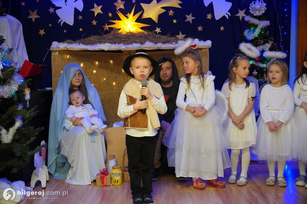 Wspólne kolędowanie w Domku Przedszkolaka. Jasełka z udziałem rodzin
