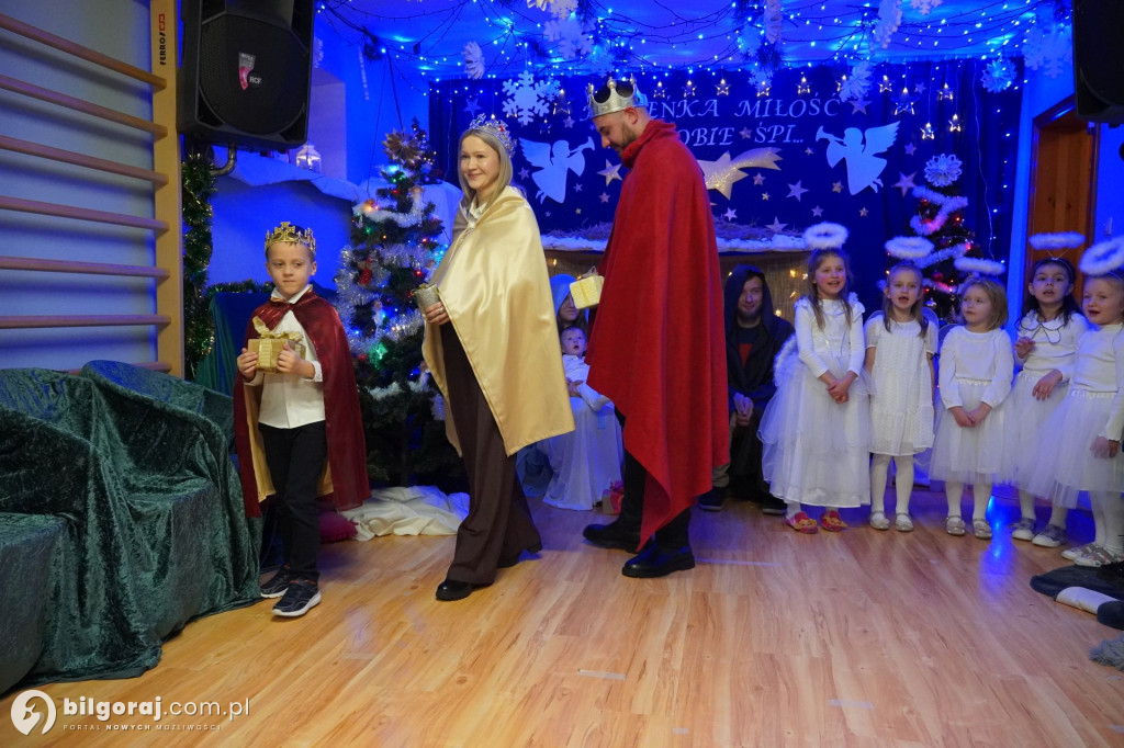 Wspólne kolędowanie w Domku Przedszkolaka. Jasełka z udziałem rodzin