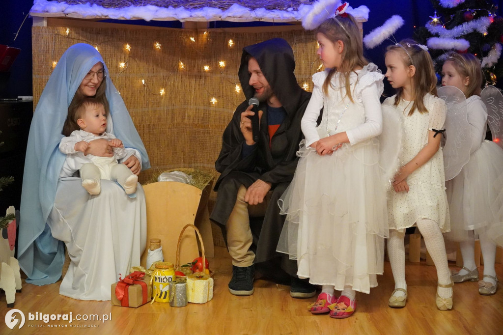 Wspólne kolędowanie w Domku Przedszkolaka. Jasełka z udziałem rodzin