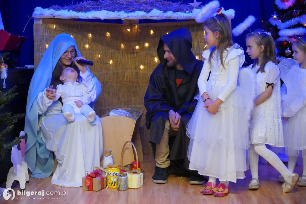 Wspólne kolędowanie w Domku Przedszkolaka. Jasełka z udziałem rodzin