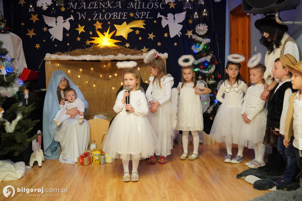 Wspólne kolędowanie w Domku Przedszkolaka. Jasełka z udziałem rodzin
