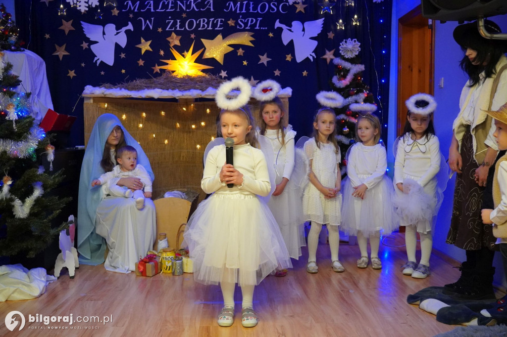 Wspólne kolędowanie w Domku Przedszkolaka. Jasełka z udziałem rodzin