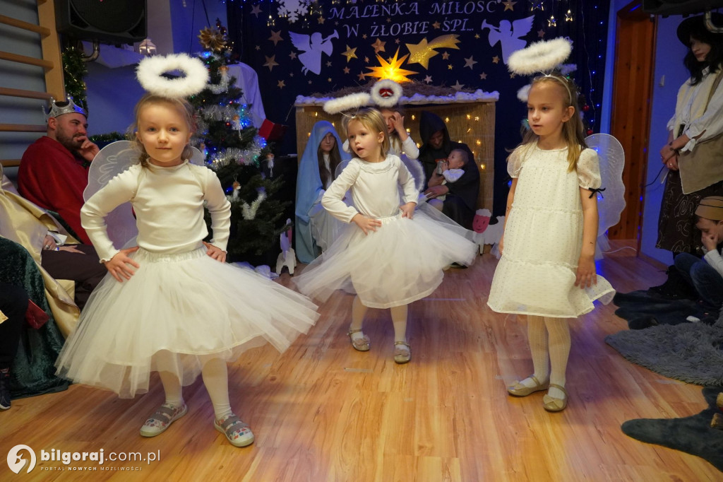 Wspólne kolędowanie w Domku Przedszkolaka. Jasełka z udziałem rodzin