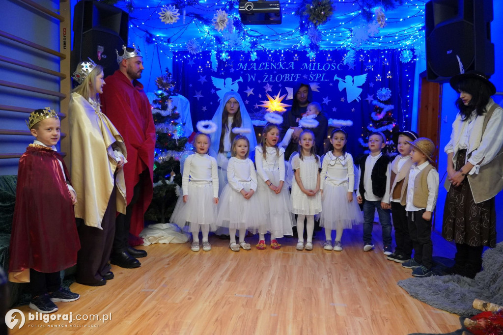Wspólne kolędowanie w Domku Przedszkolaka. Jasełka z udziałem rodzin