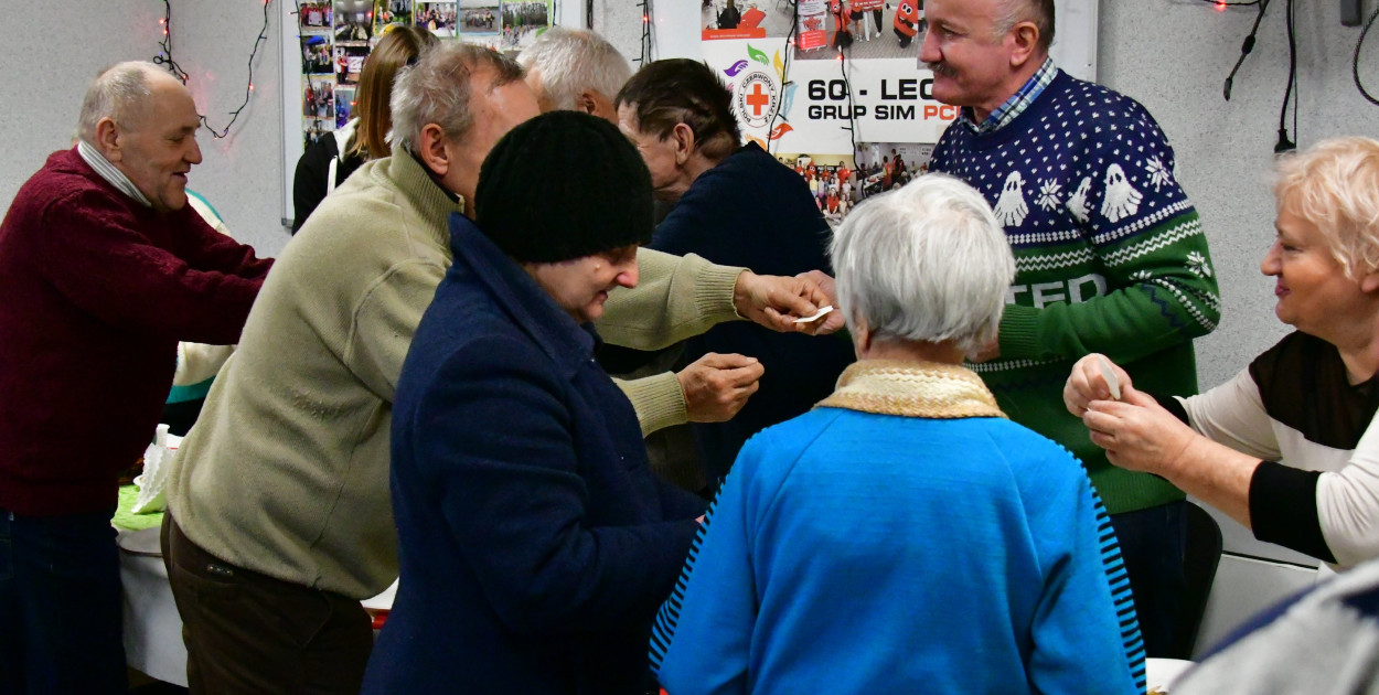 Wigilia otwarta dla każdego. Biłgorajski PCK zadbał, by każdy miał miejsce przy stole