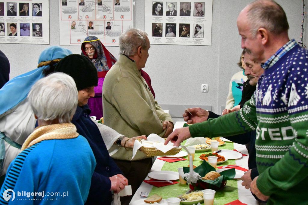 Wigilia otwarta dla każdego. Biłgorajski PCK zadbał, by każdy miał miejsce przy stole