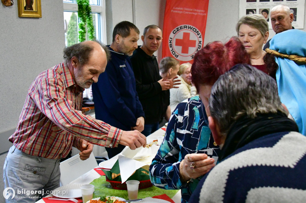 Wigilia otwarta dla każdego. Biłgorajski PCK zadbał, by każdy miał miejsce przy stole