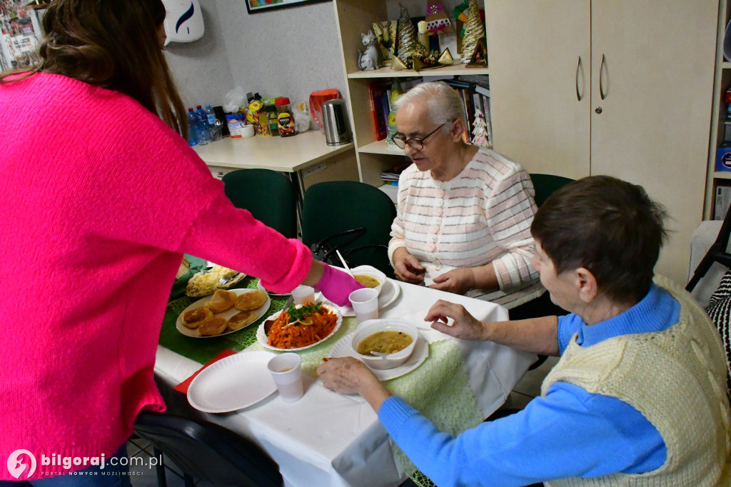 Wigilia otwarta dla każdego. Biłgorajski PCK zadbał, by każdy miał miejsce przy stole