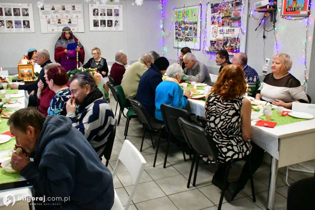 Wigilia otwarta dla każdego. Biłgorajski PCK zadbał, by każdy miał miejsce przy stole